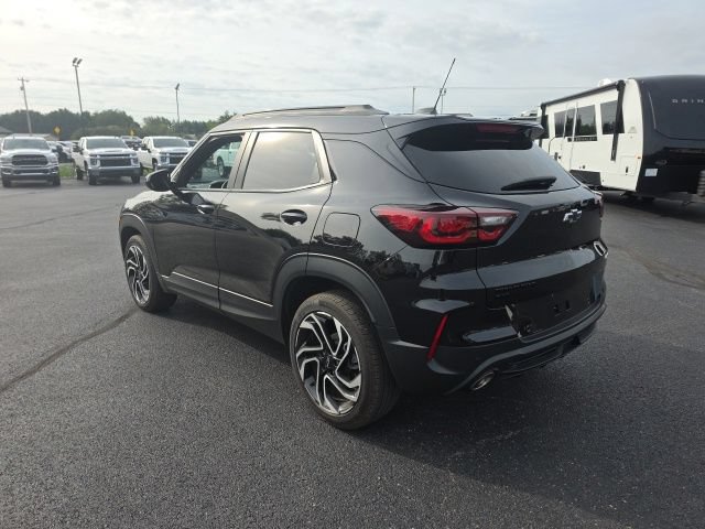 Used 2024 Chevrolet TrailBlazer RS w/ Convenience Package AWD/4WD image 3