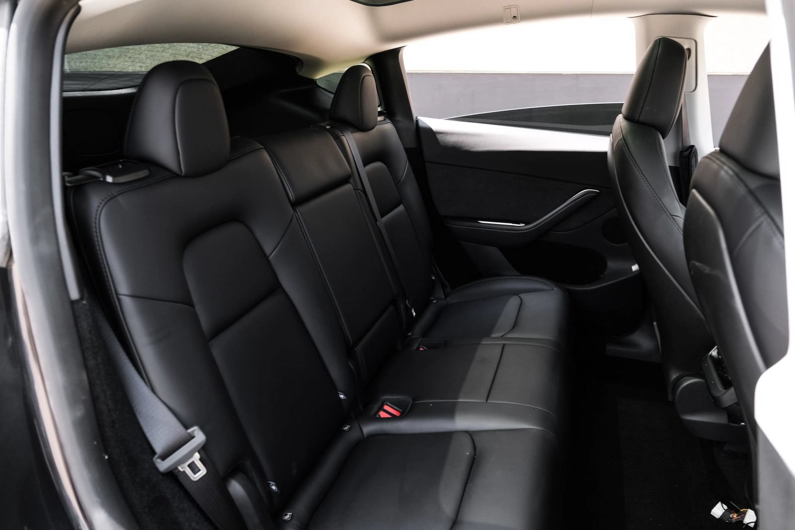 Used 2025 Tesla Model Y Long Range RWD image 33