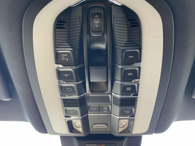 Used 2018 Porsche Macan Sport Edition AWD/4WD image 30