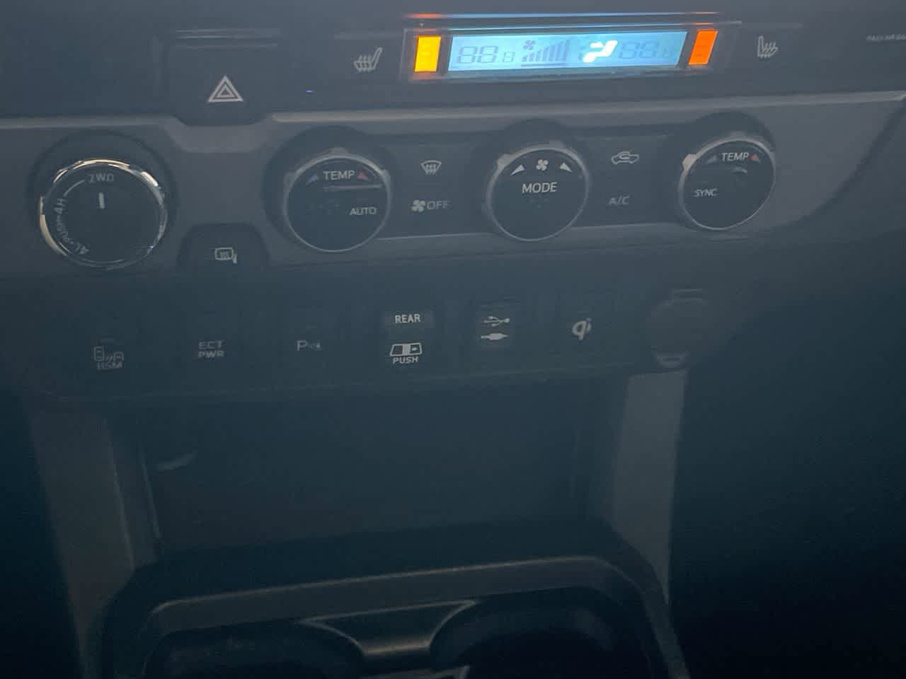 Used 2018 Toyota Tacoma TRD Off-Road AWD/4WD image 19