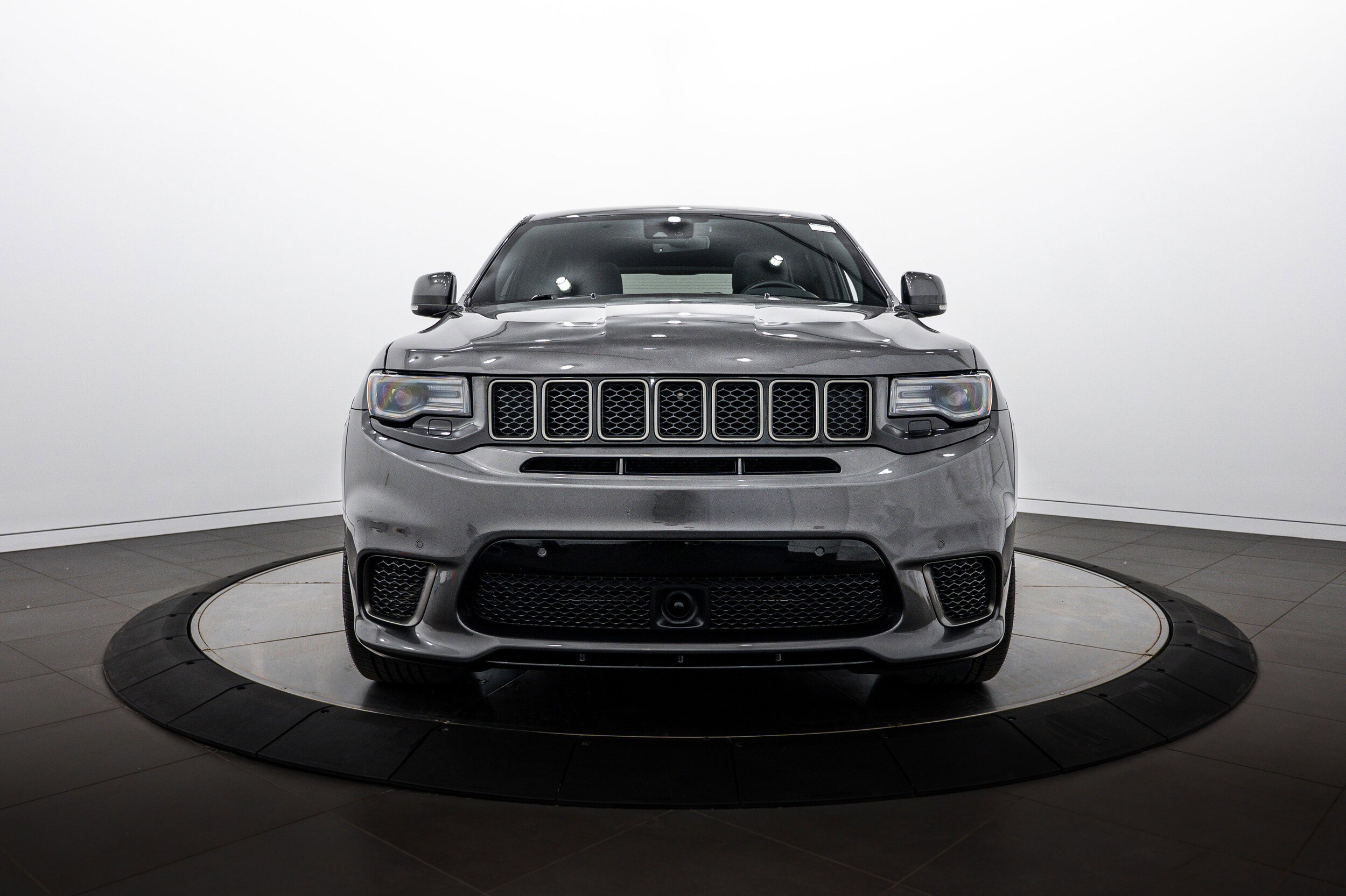 Used 2018 Jeep Grand Cherokee Trackhawk AWD/4WD image 30