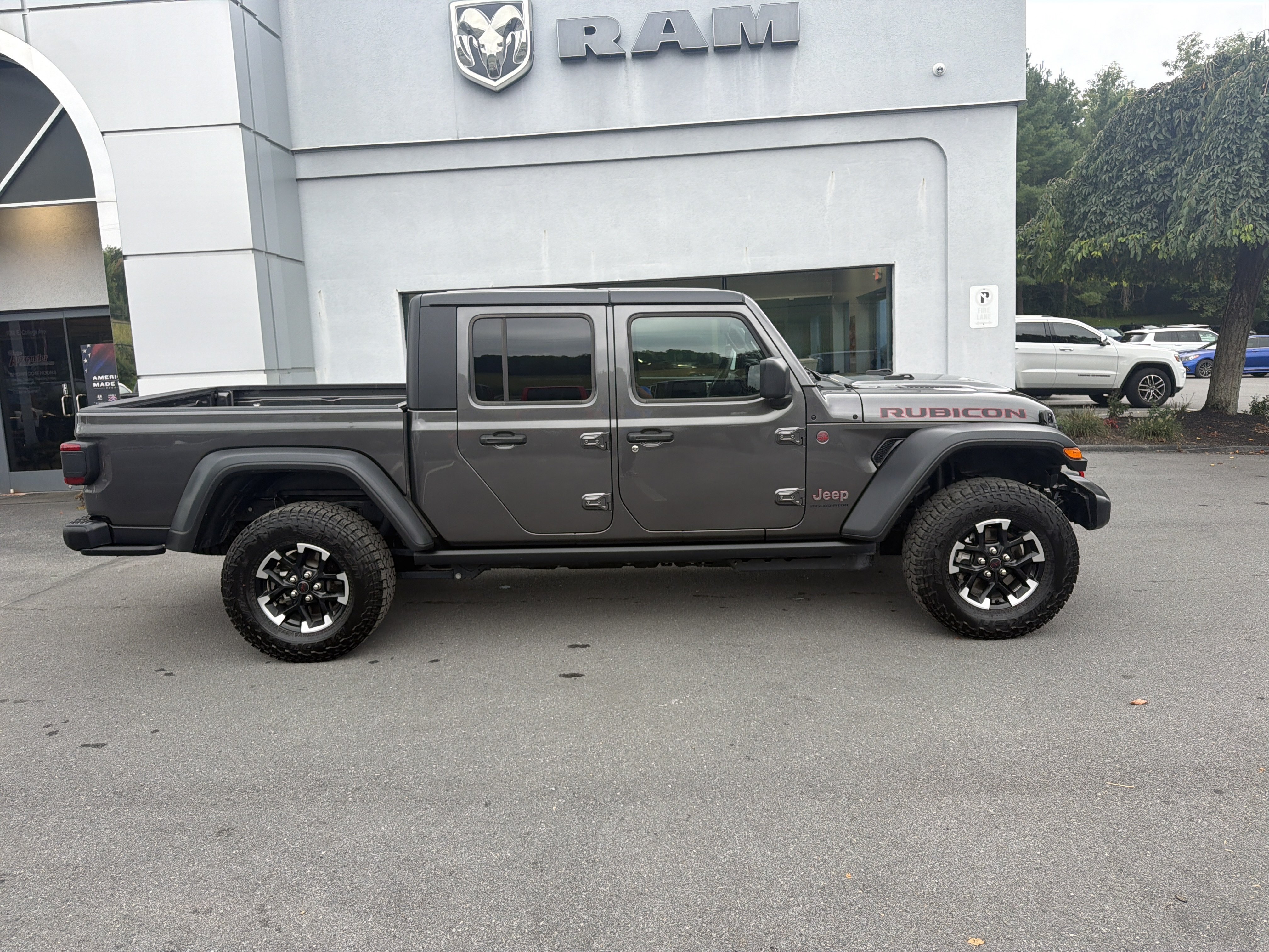Used 2026 Jeep Gladiator Rubicon AWD/4WD image 2