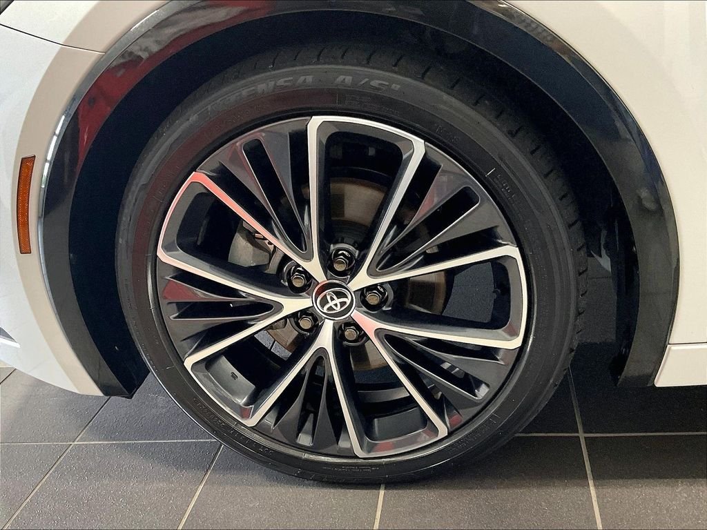 Used 2024 Toyota Prius XLE AWD/4WD image 7