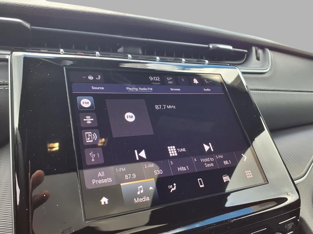 New 2025 Jeep Grand Cherokee Laredo w/ Luxury Tech Group I AWD/4WD image 5