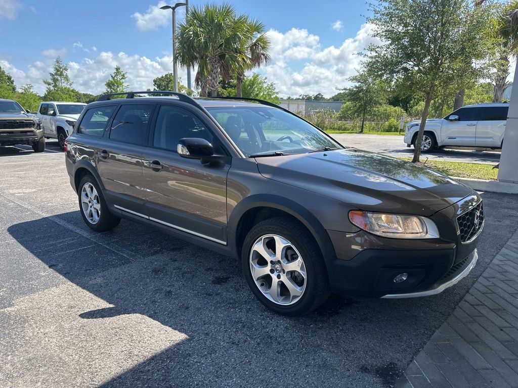Used 2016 Volvo XC70 T5 Premier w/ Proximity Package FWD image 2