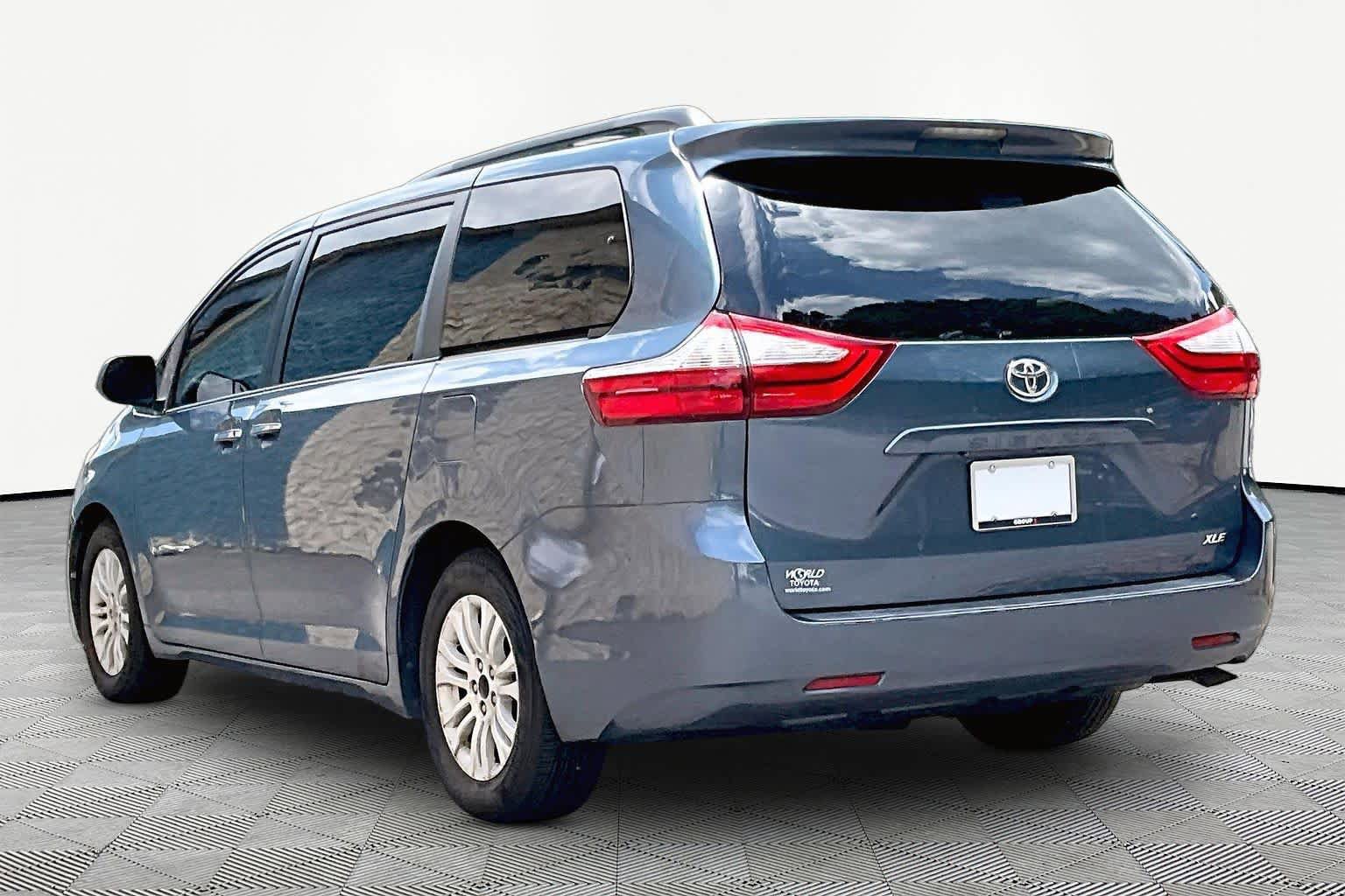 Used 2015 Toyota Sienna XLE FWD image 12