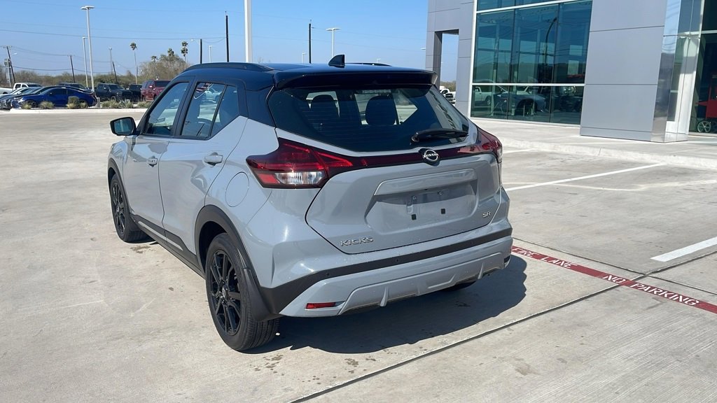 Used 2024 Nissan Kicks SR image 2