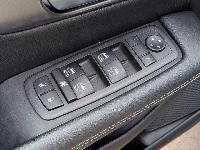 Certified 2025 Chrysler Pacifica Select image 15