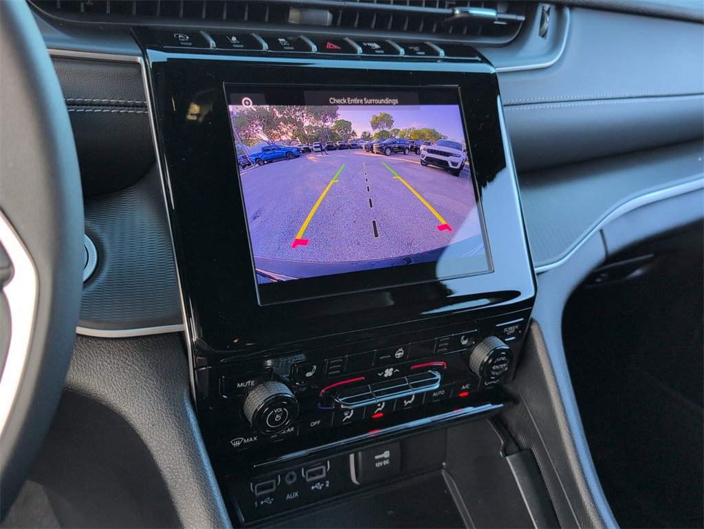 New 2025 Jeep Grand Cherokee Altitude image 24