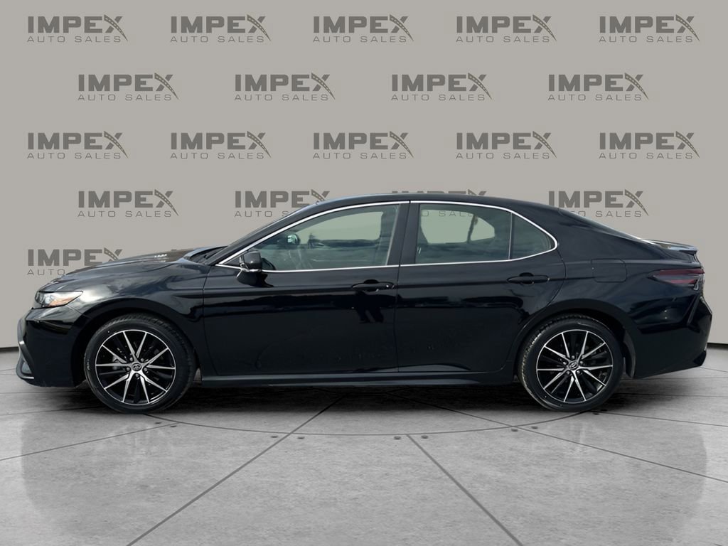 Used 2024 Toyota Camry SE image 2