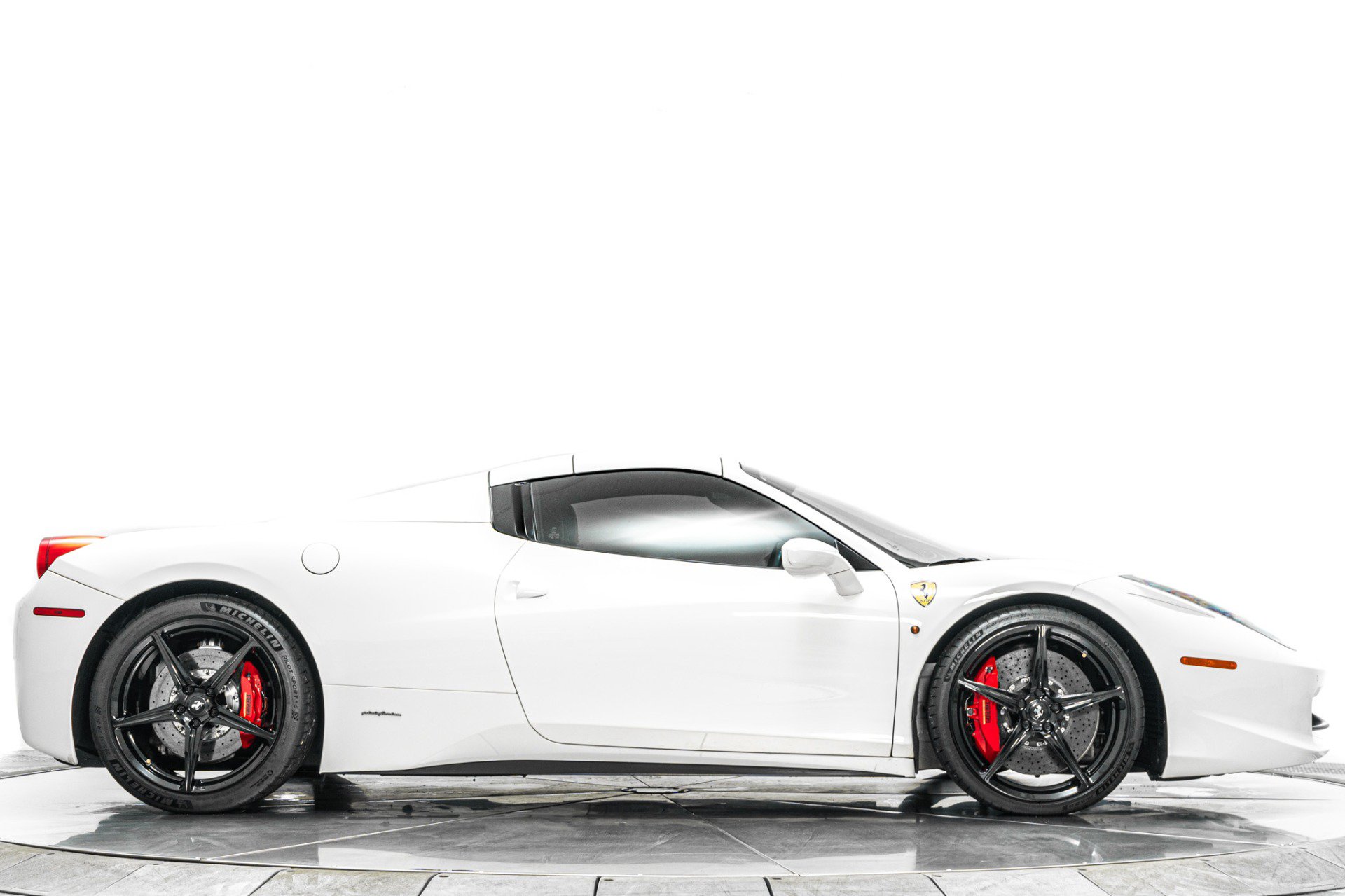 Used 2015 Ferrari 458 Spider RWD image 17