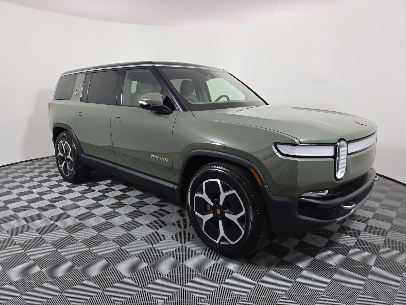 Used 2024 Rivian R1S Launch Edition AWD/4WD image 7