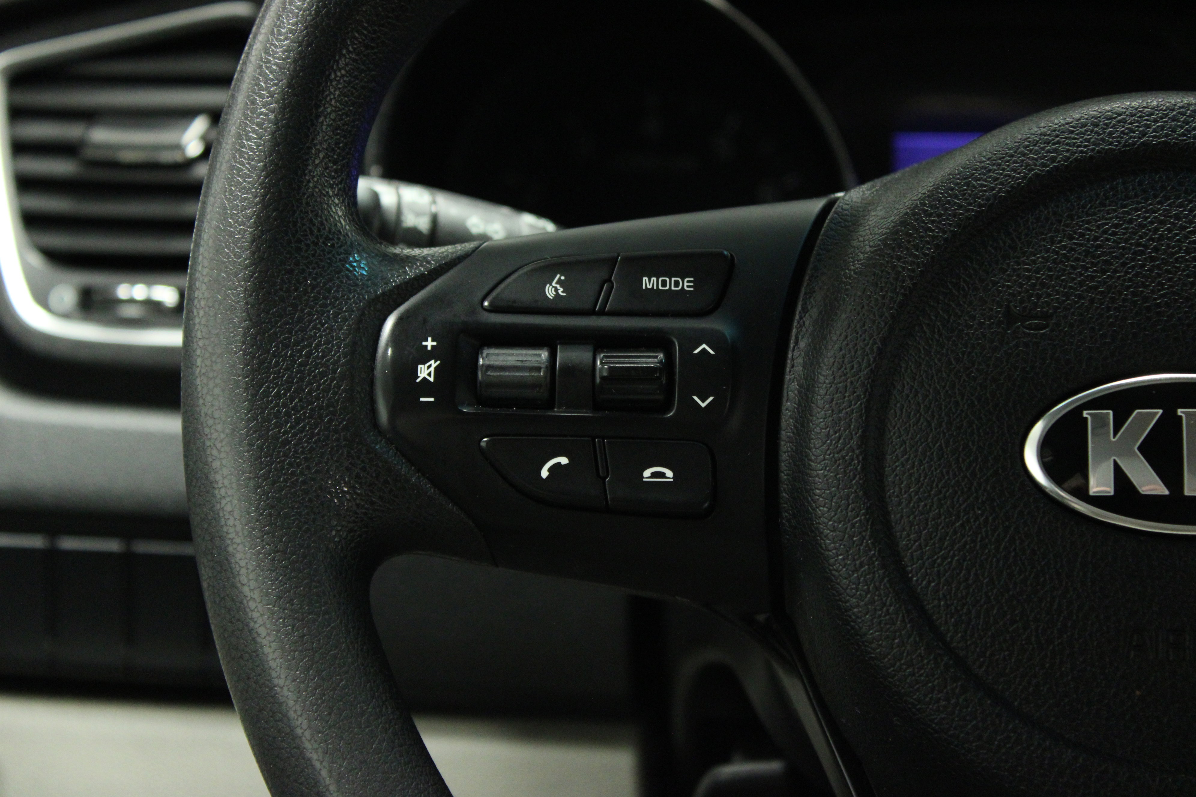 Used 2019 Kia Sedona L image 21