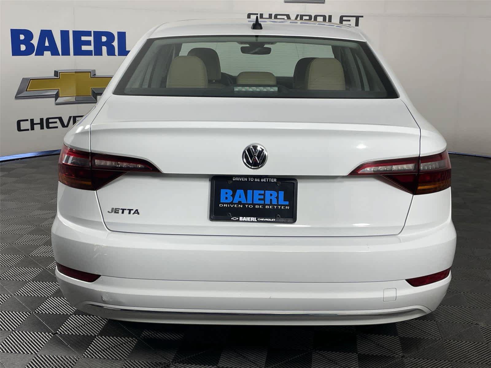 Used 2019 Volkswagen Jetta SEL w/ Cold Weather Package FWD image 4