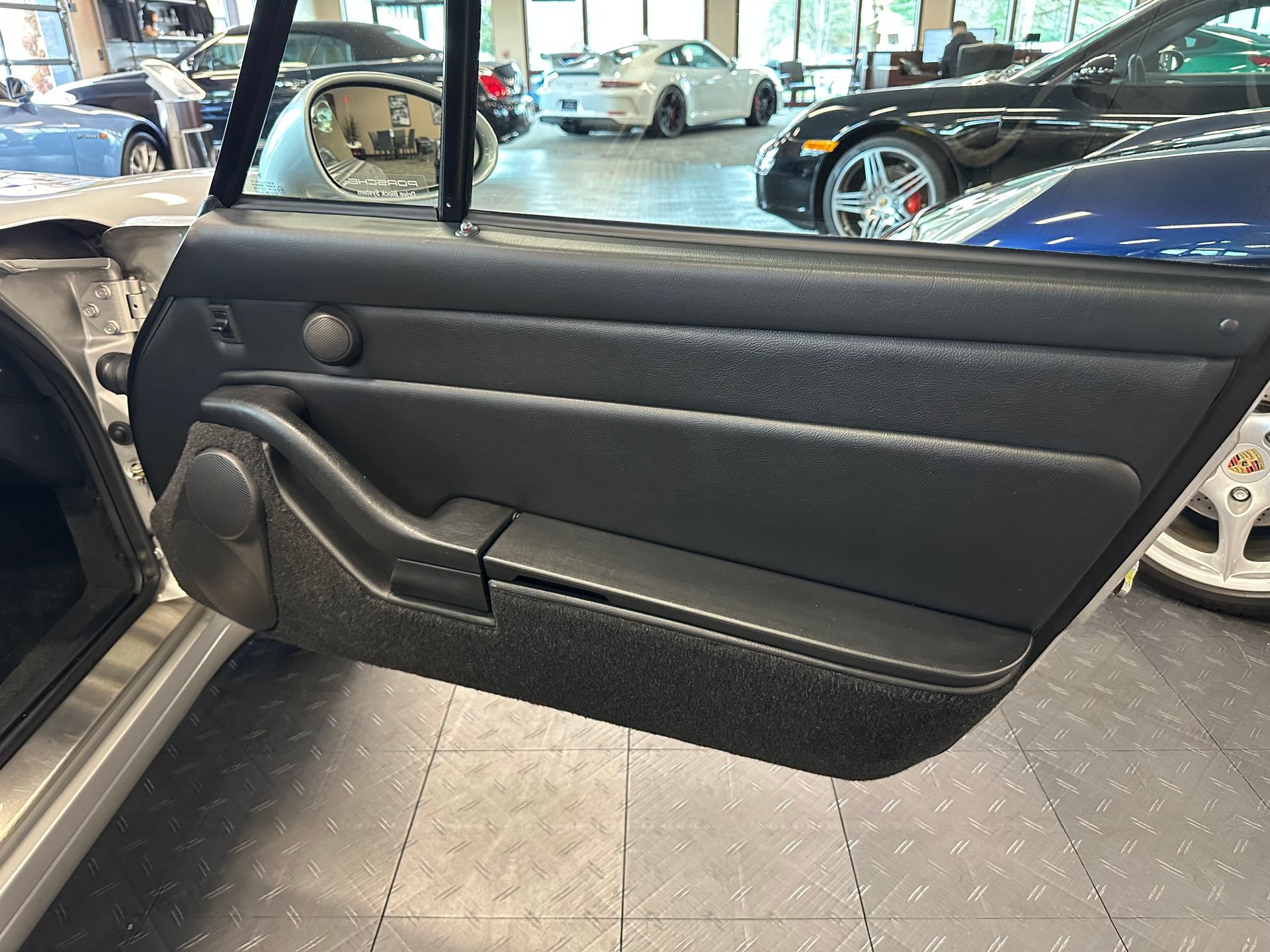 Used 1998 Porsche 911 Carrera RWD image 82