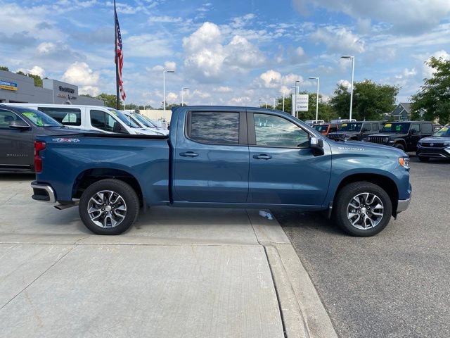 Used 2024 Chevrolet Silverado 1500 LT AWD/4WD image 2