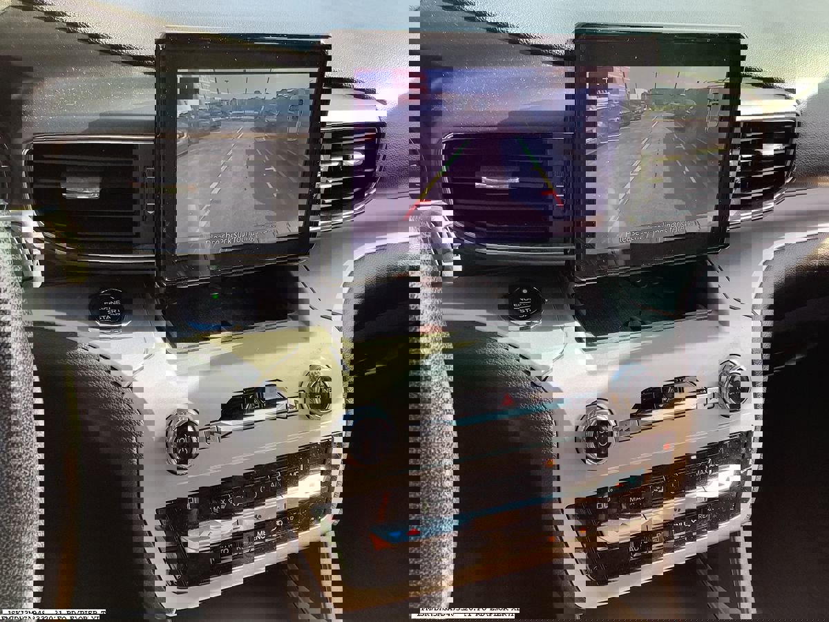 Used 2021 Ford Explorer XLT w/ Equipment Group 202A RWD image 8