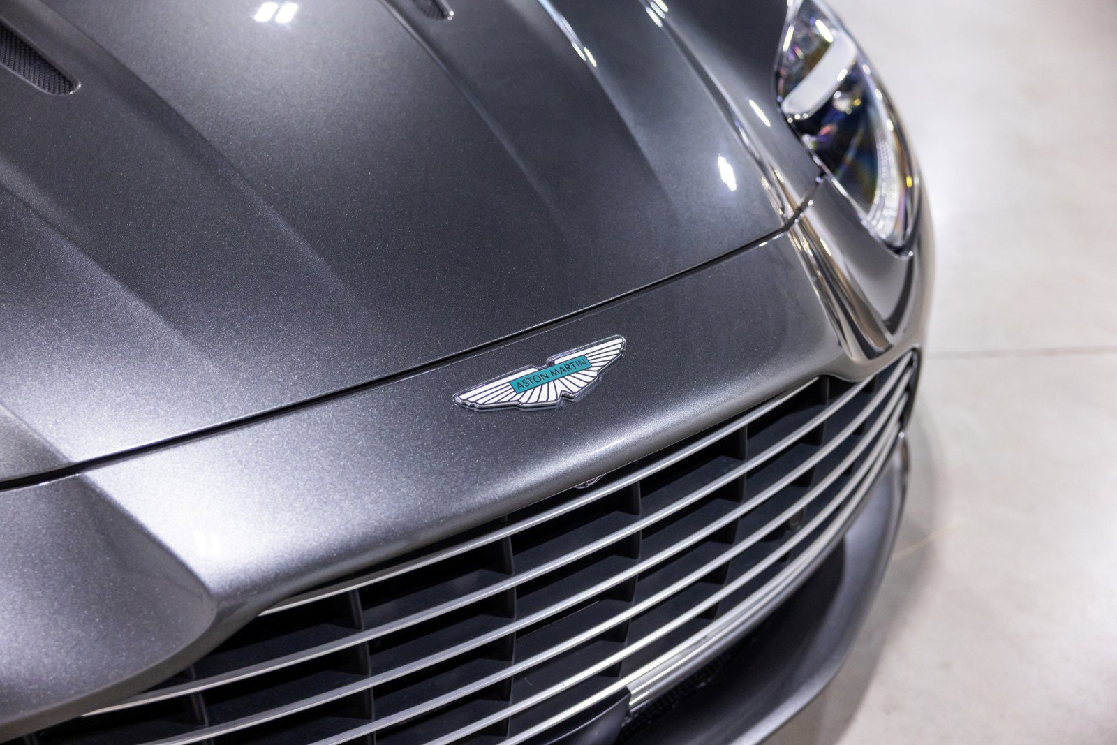 Used 2024 Aston Martin DB12 Coupe image 22