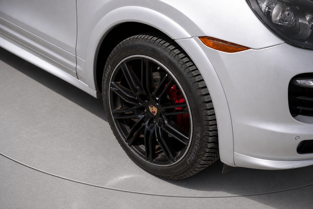 Used 2014 Porsche Cayenne GTS AWD/4WD image 9