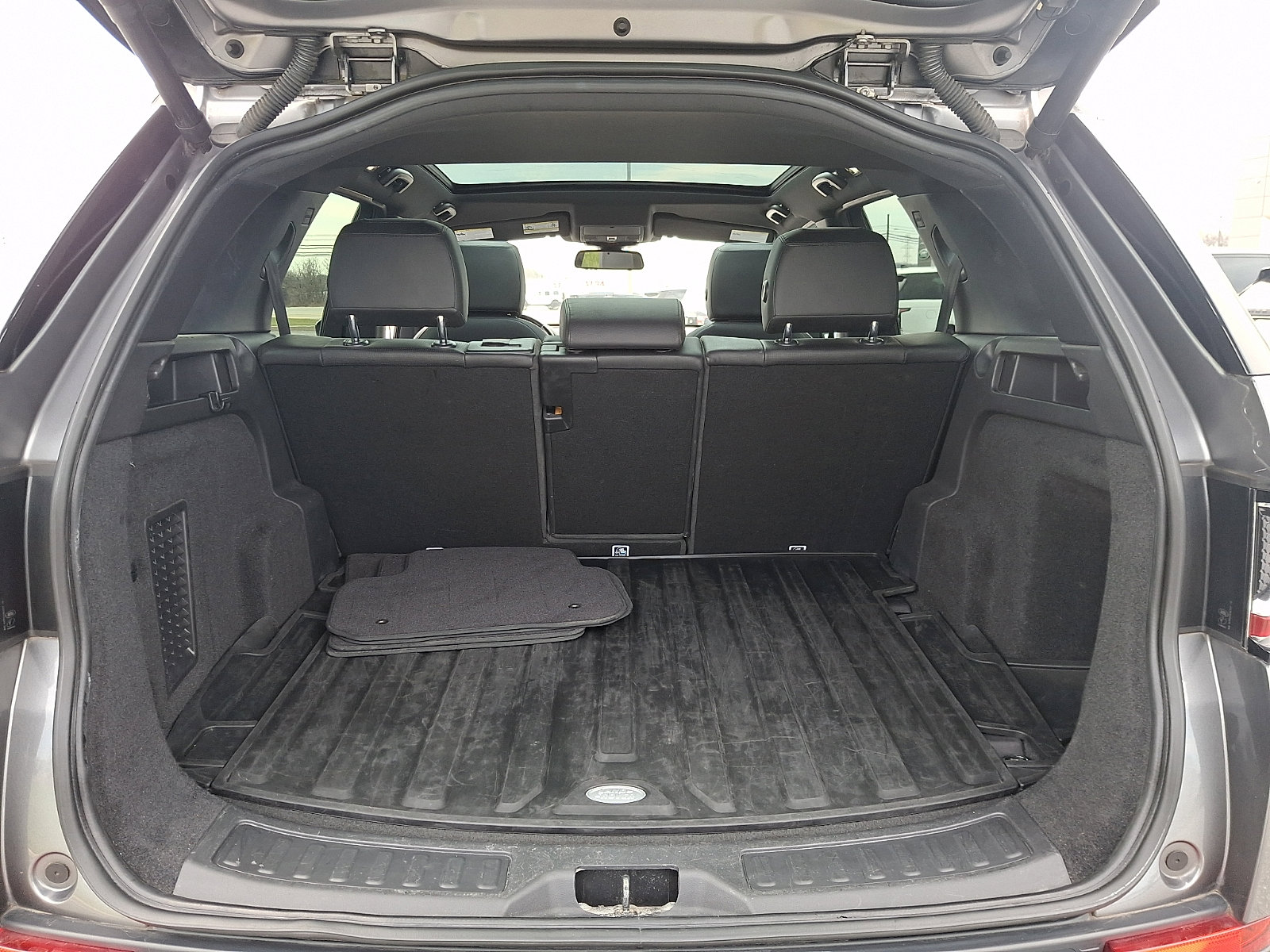 Used 2018 Land Rover Discovery Sport HSE image 28