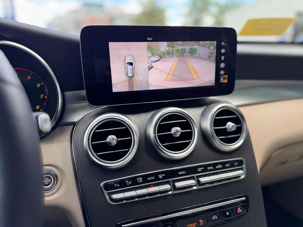 Used 2022 Mercedes-Benz GLC 300 4MATIC w/ Multimedia Package Lite image 18
