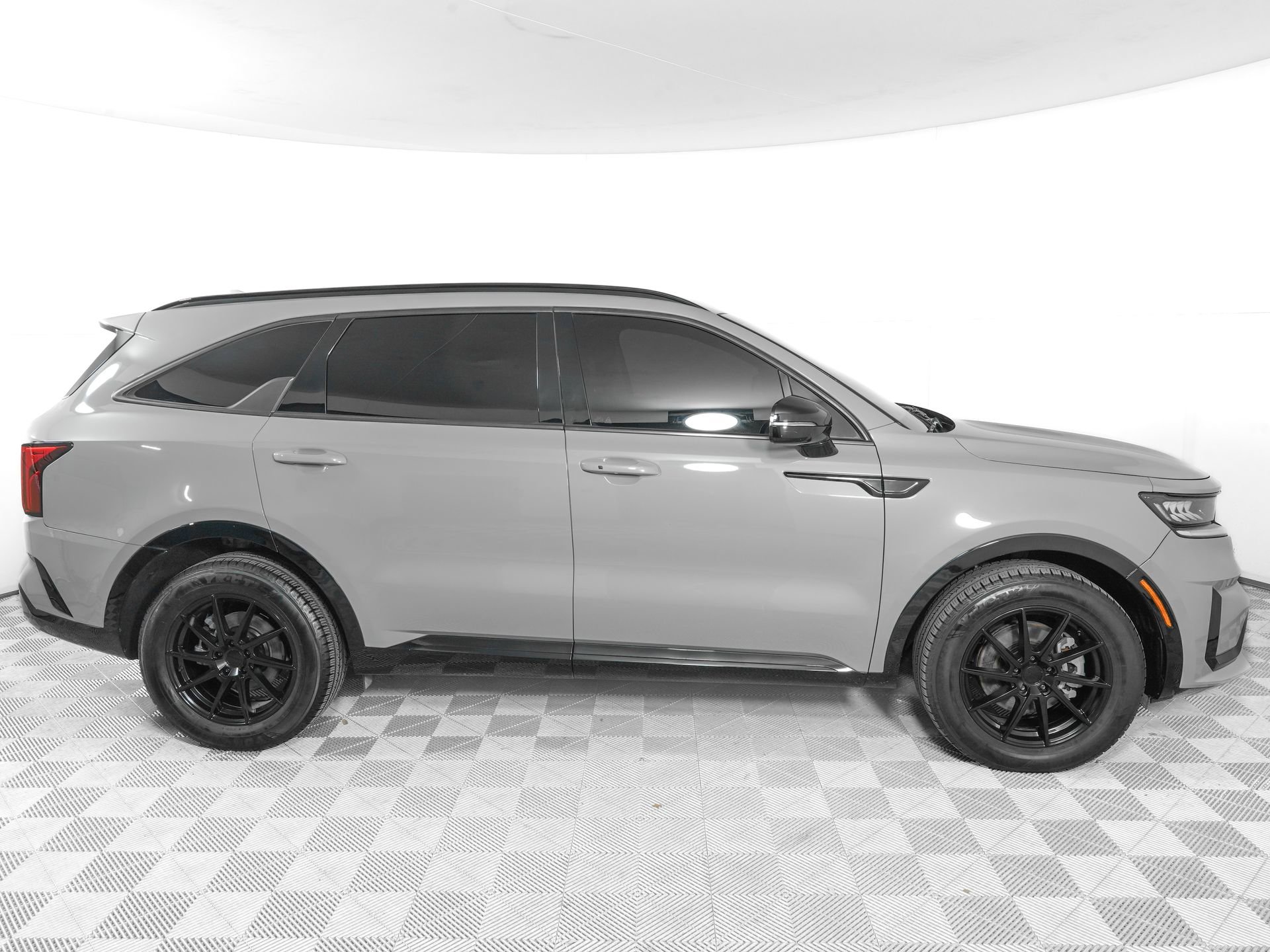 Used 2022 Kia Sorento EX w/ Panoramic Sunroof Package image 4