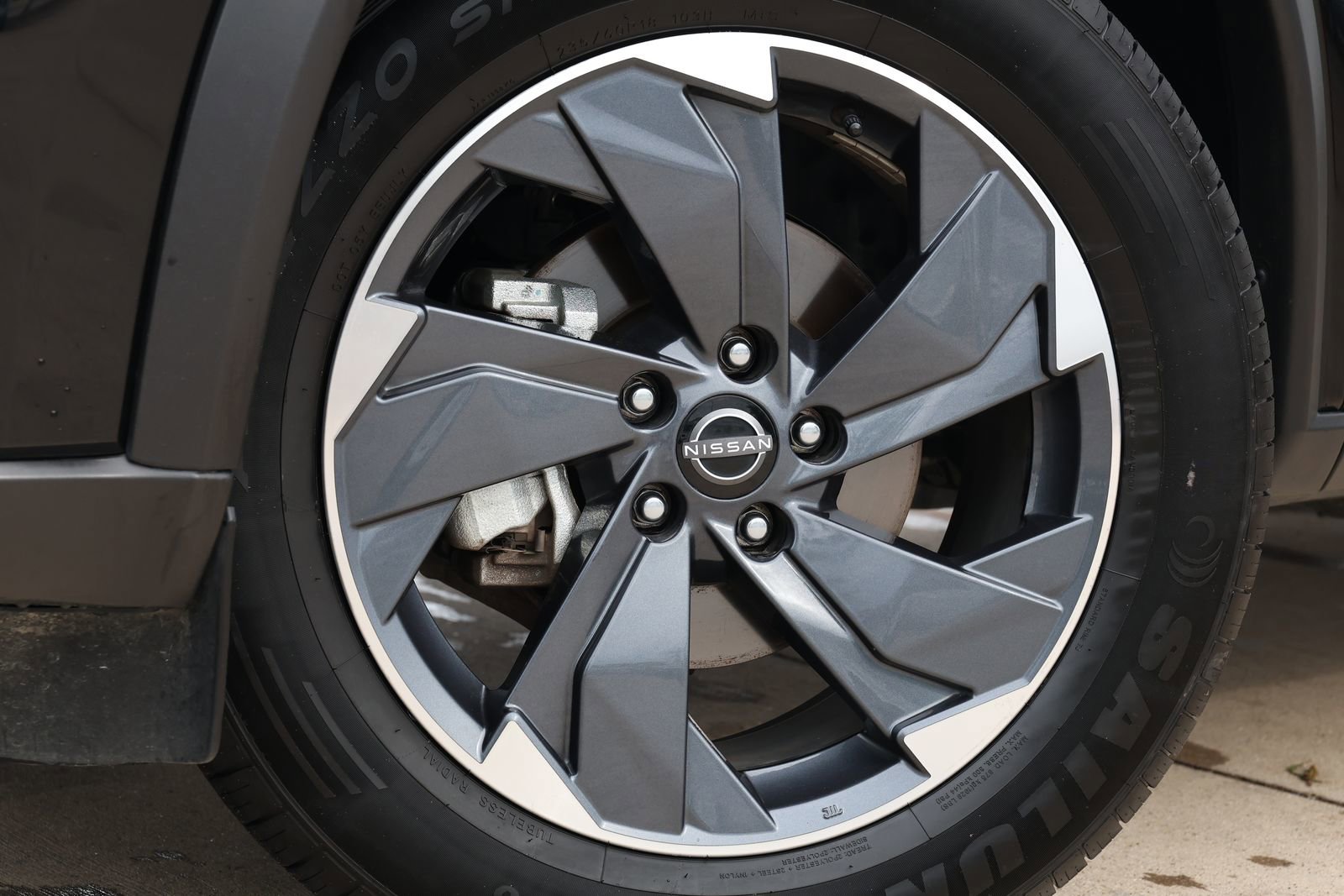 Used 2024 Nissan Rogue SV image 12