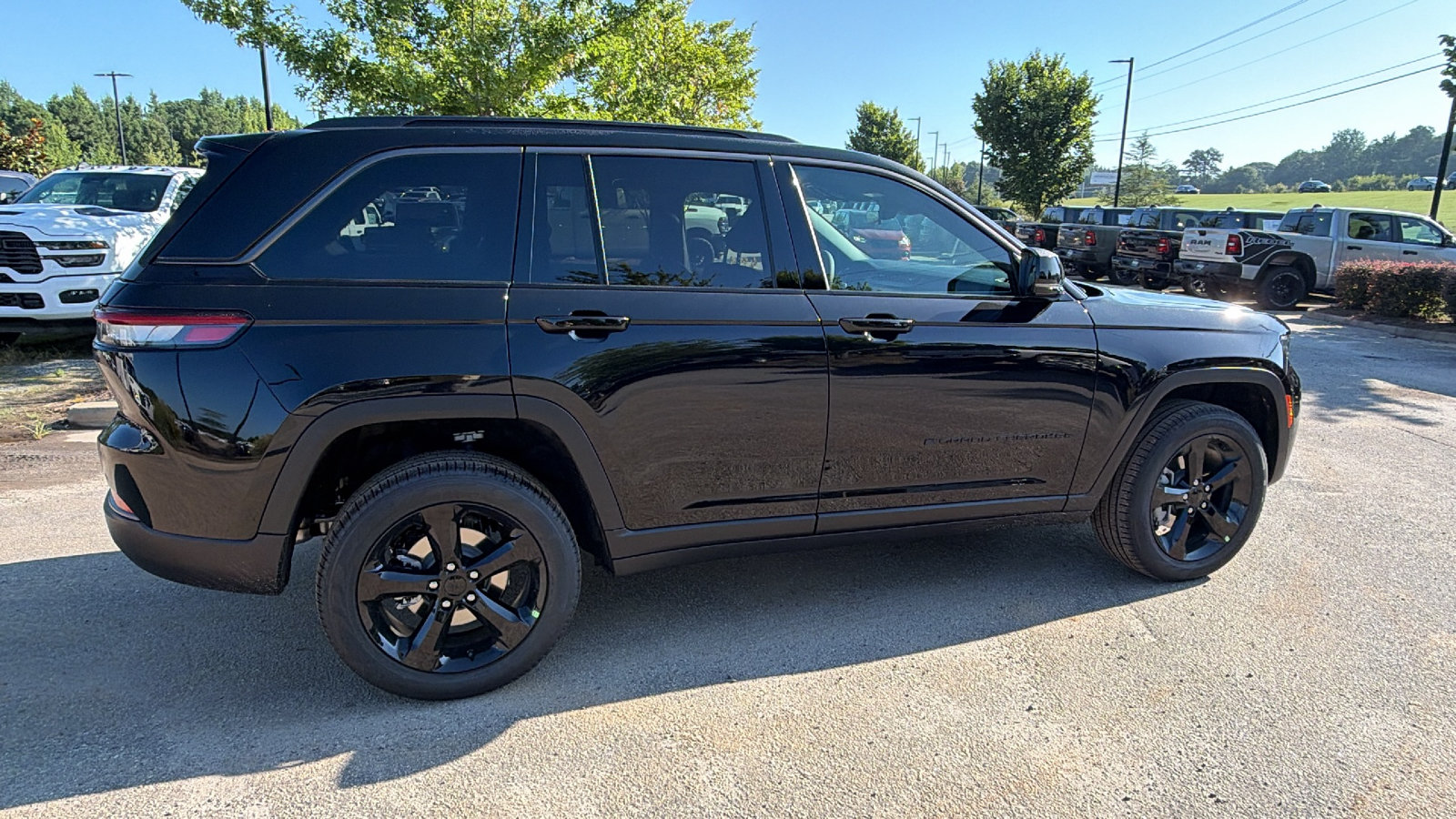 New 2026 Jeep Grand Cherokee Limited w/ Limited Altitude Package AWD/4WD image 8