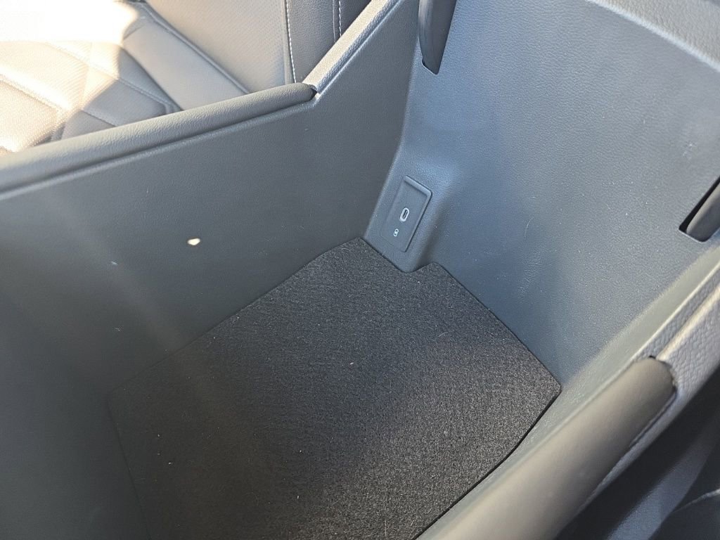 Used 2025 Volkswagen Atlas SE image 35