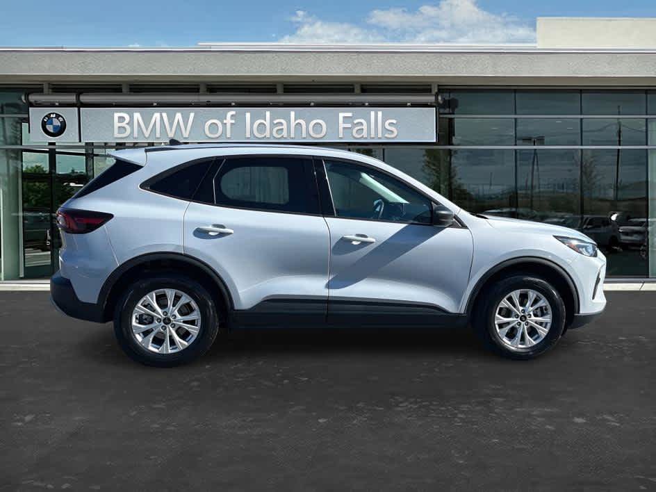 Used 2025 Ford Escape Active AWD/4WD image 8