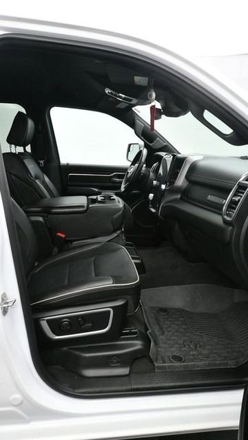 Used 2024 RAM 1500 Laramie AWD/4WD image 10