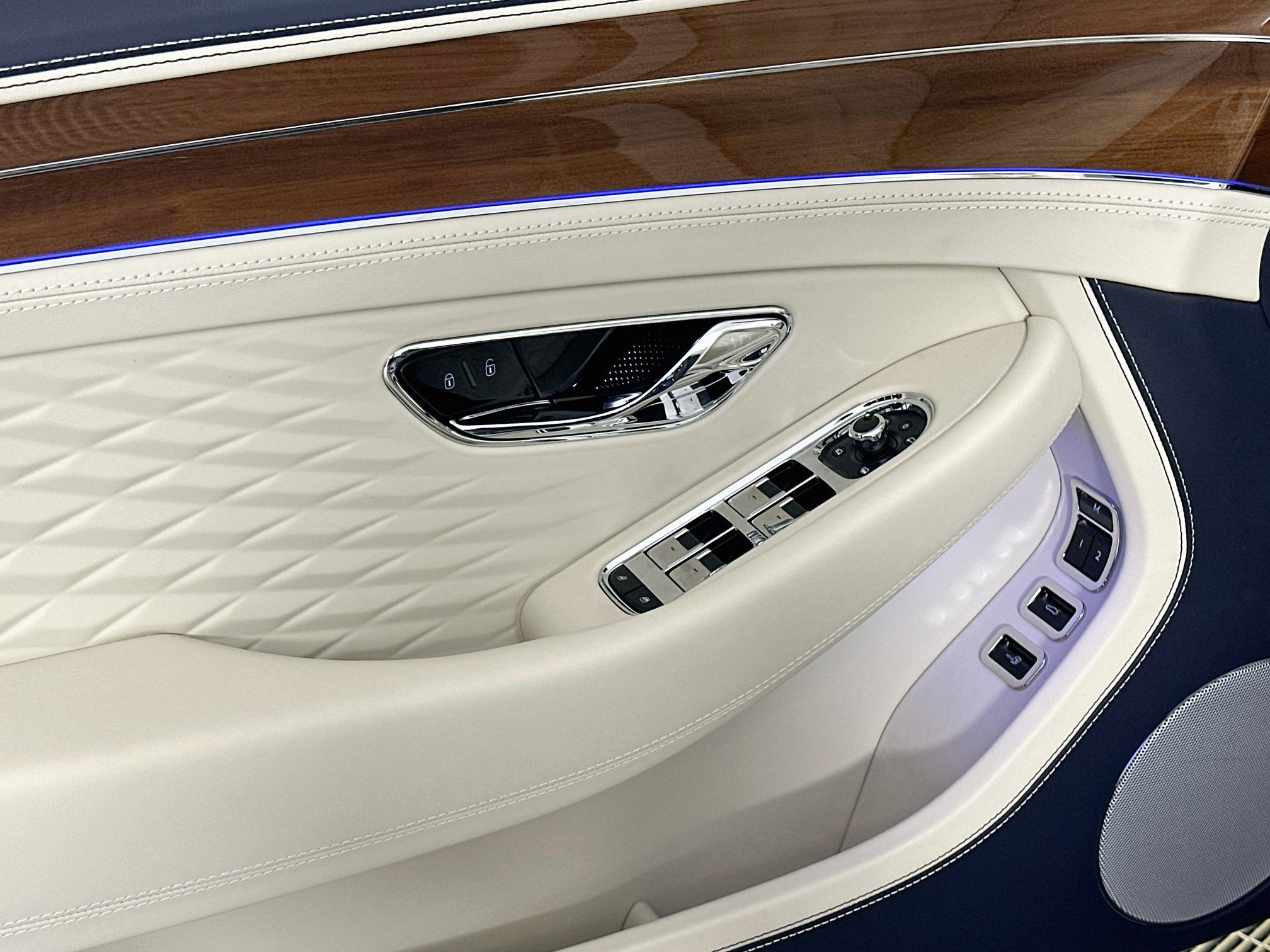 New 2027 Bentley Continental GTC AWD/4WD image 15