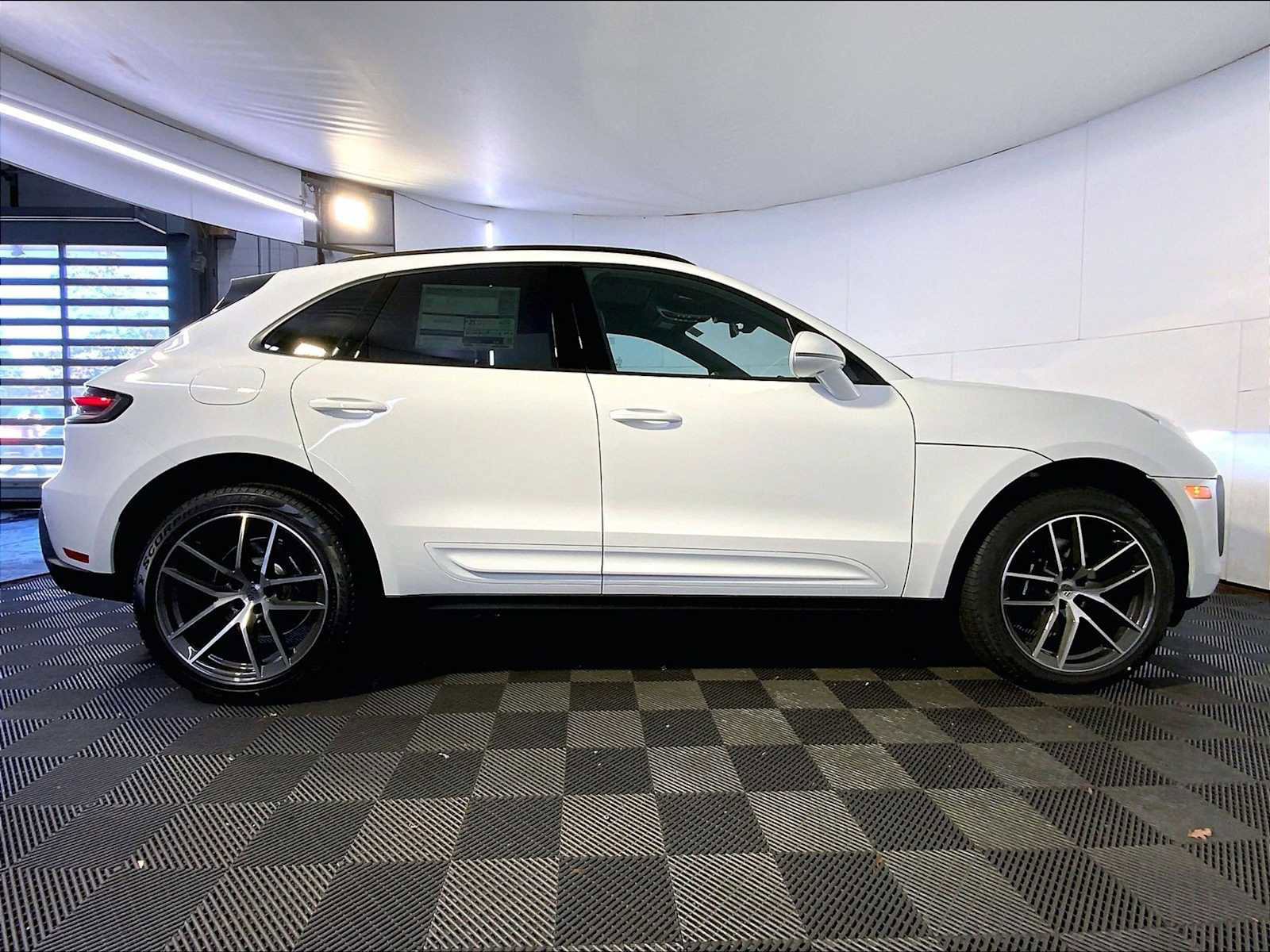 New 2026 Porsche Macan AWD/4WD image 8