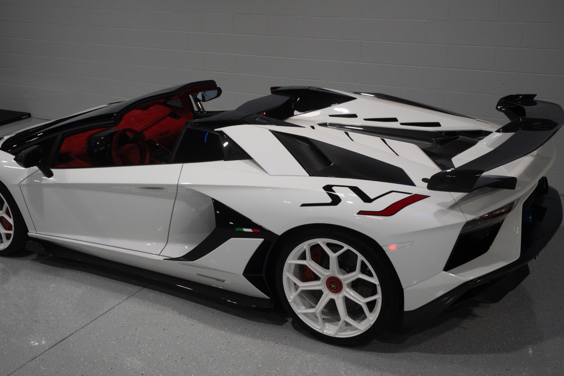 Used 2020 Lamborghini Aventador SVJ AWD/4WD image 42