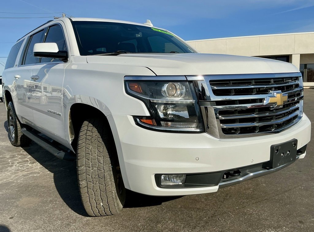 Used 2020 Chevrolet Suburban LT w/ Luxury Package image 3