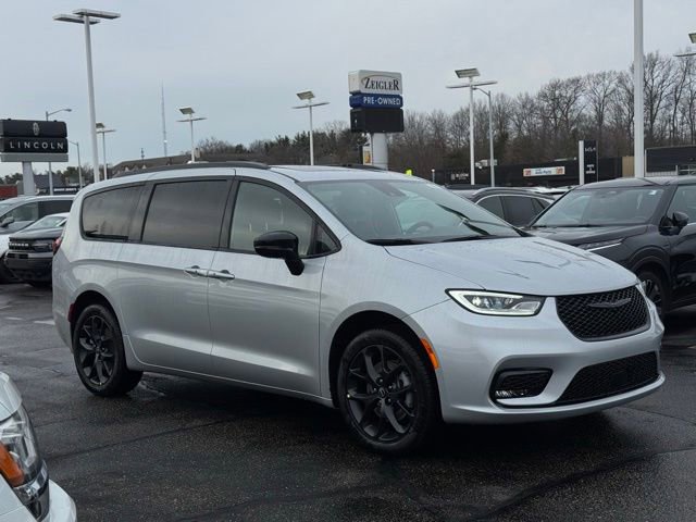 New 2026 Chrysler Pacifica Limited w/ S Appearance Package AWD/4WD image 4