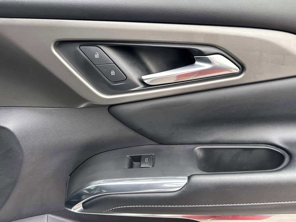 Certified 2025 Chevrolet Traverse LT image 15