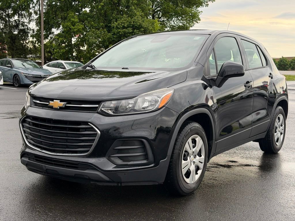Used 2017 Chevrolet Trax LS FWD image 2