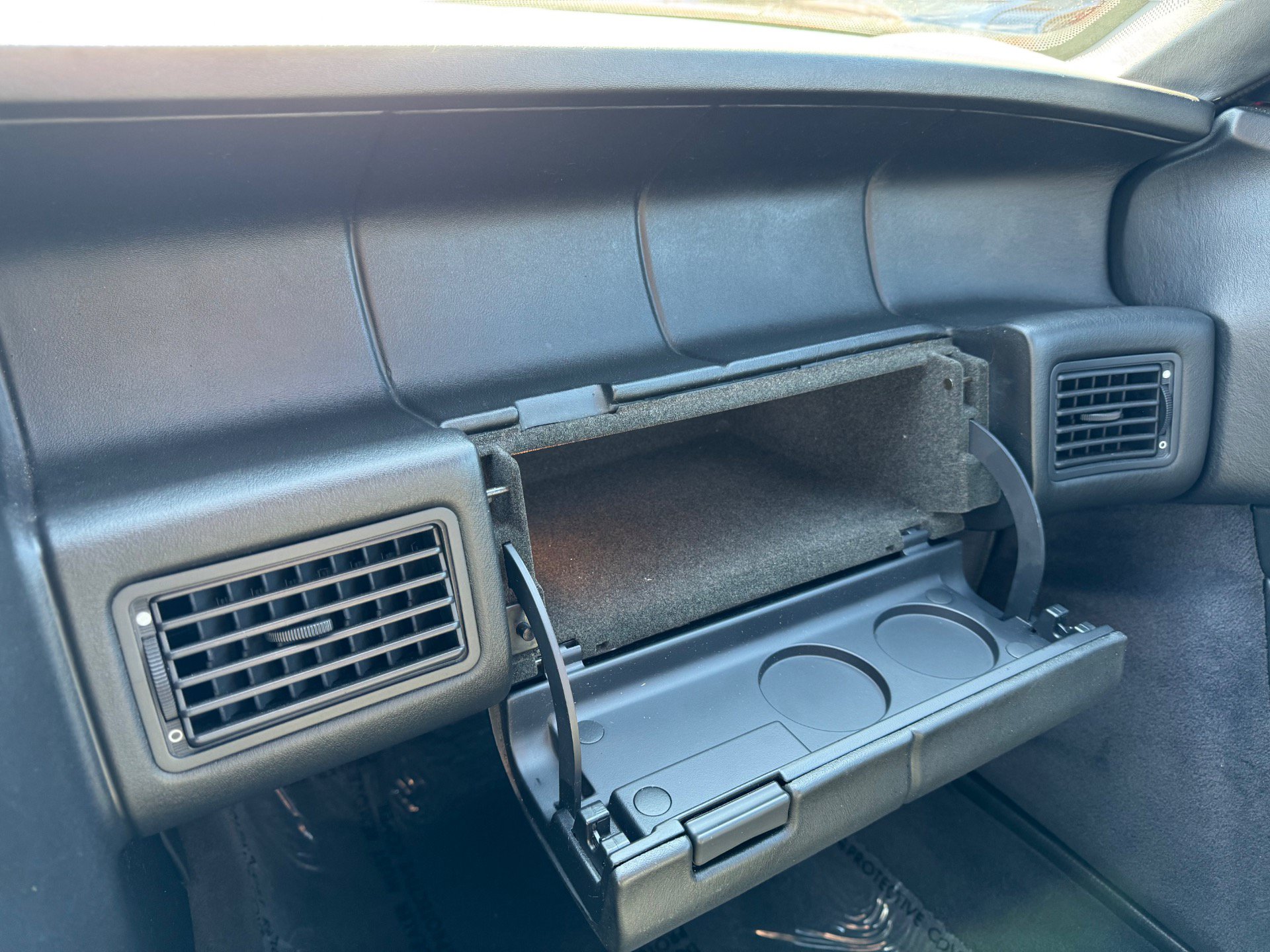Used 1993 Cadillac Allante FWD image 24