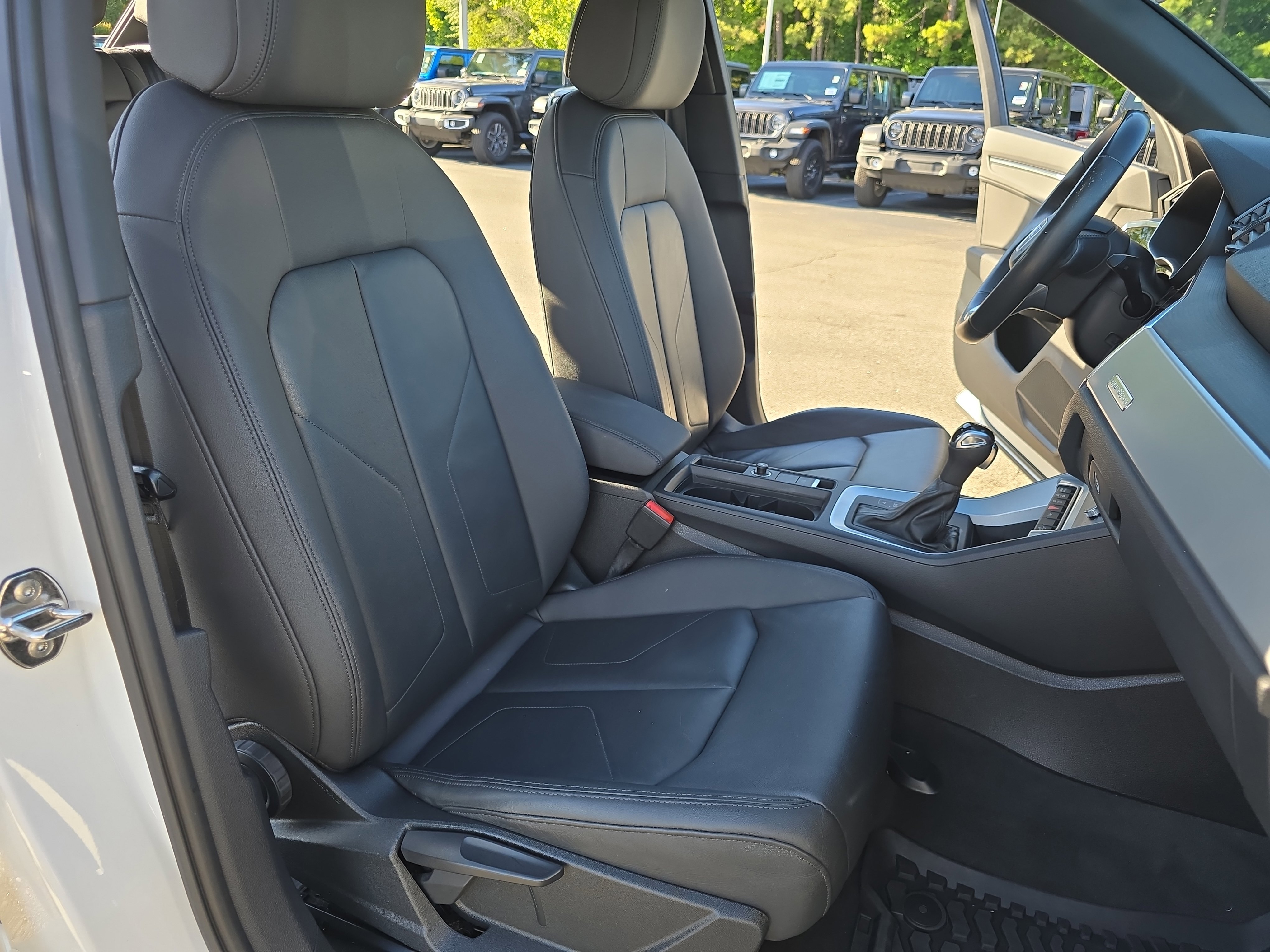 Used 2020 Audi Q3 2.0T Premium w/ Convenience Package AWD/4WD image 10