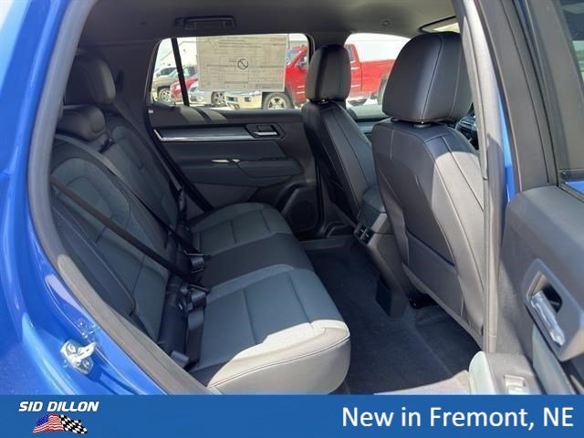 New 2027 GMC Terrain AT4 w/ LPO, Floor Liner Package AWD/4WD image 16