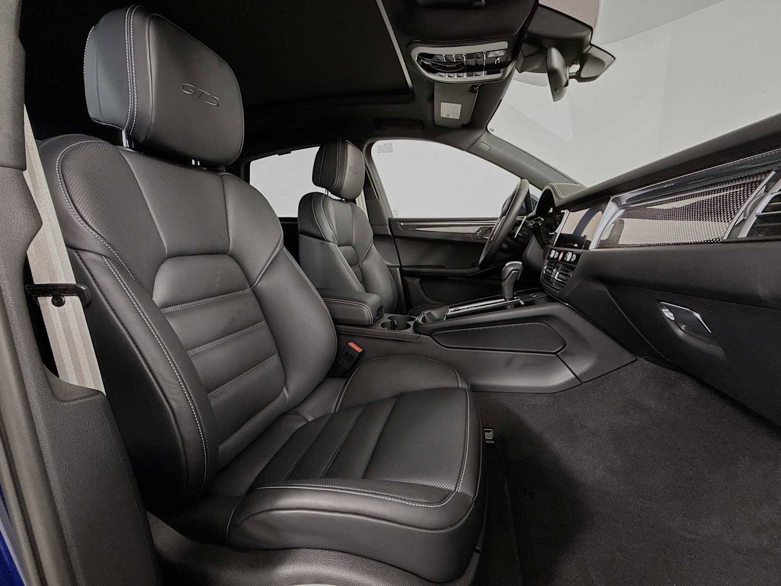 Certified 2025 Porsche Macan GTS image 30