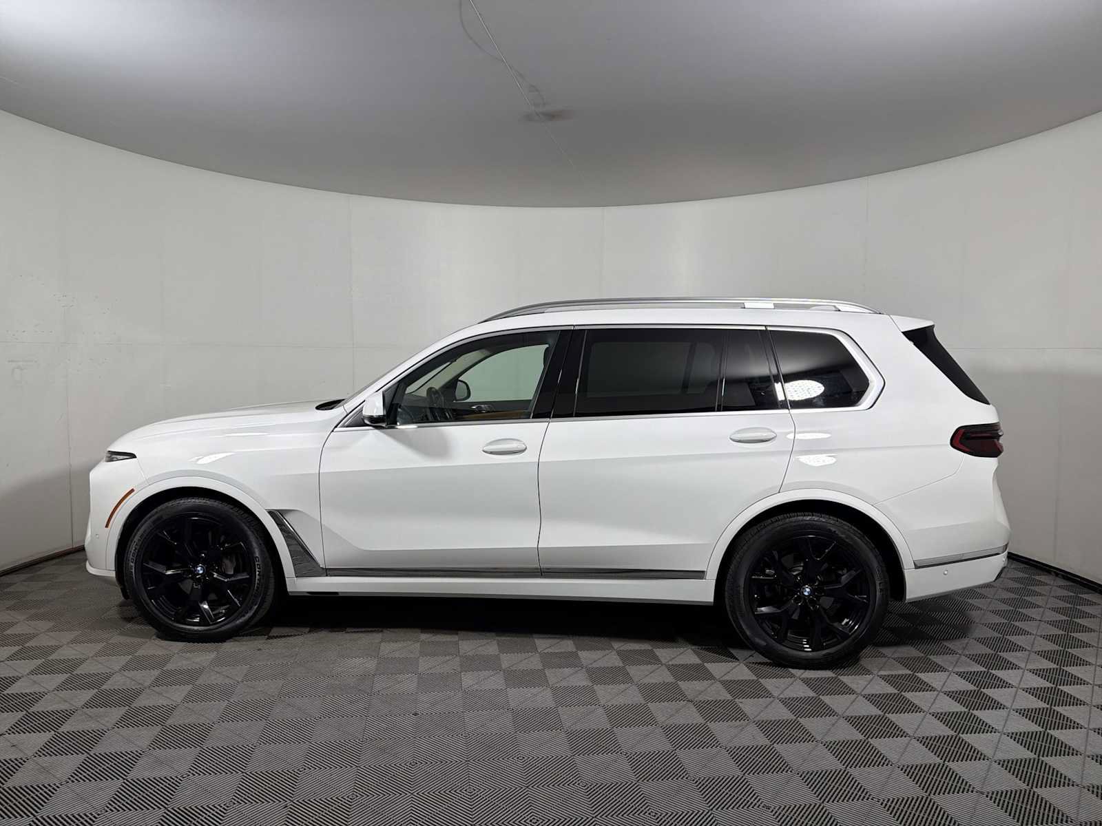 Used 2024 BMW X7 xDrive40i w/ Parking Assistance Package AWD/4WD image 4