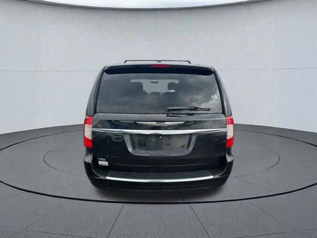 Used 2011 Chrysler Town & Country Touring FWD image 4