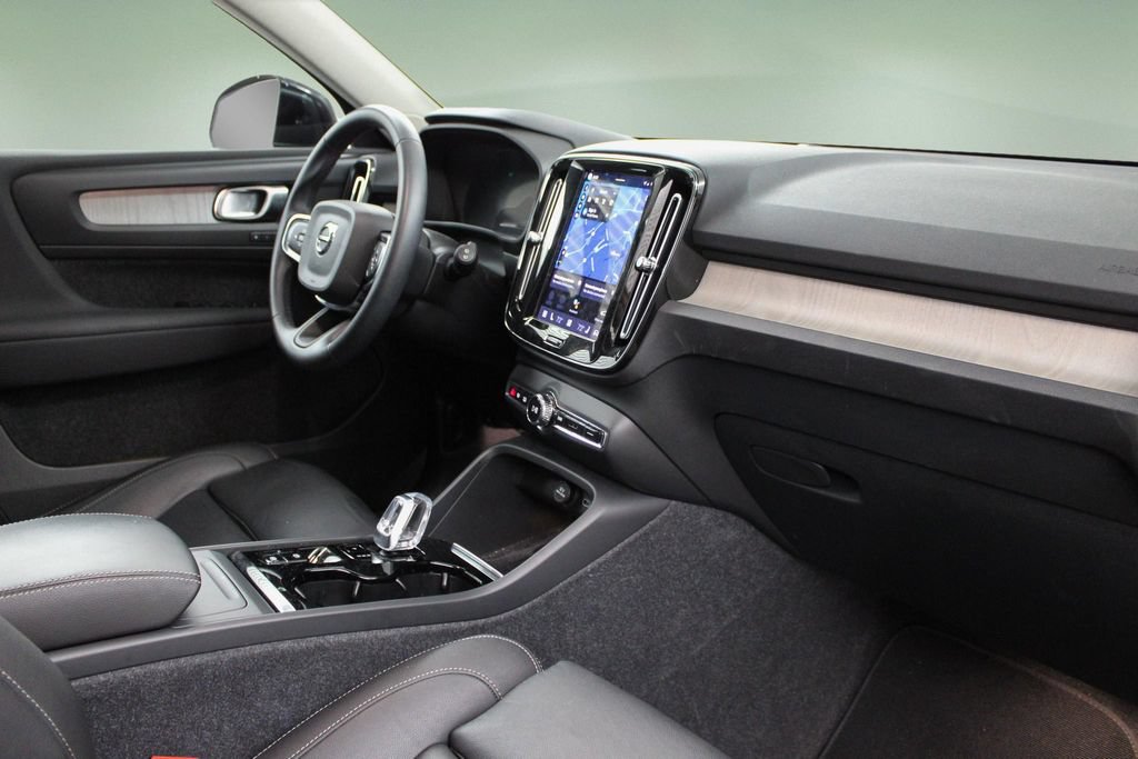 Used 2024 Volvo XC40 B5 Plus AWD/4WD image 22