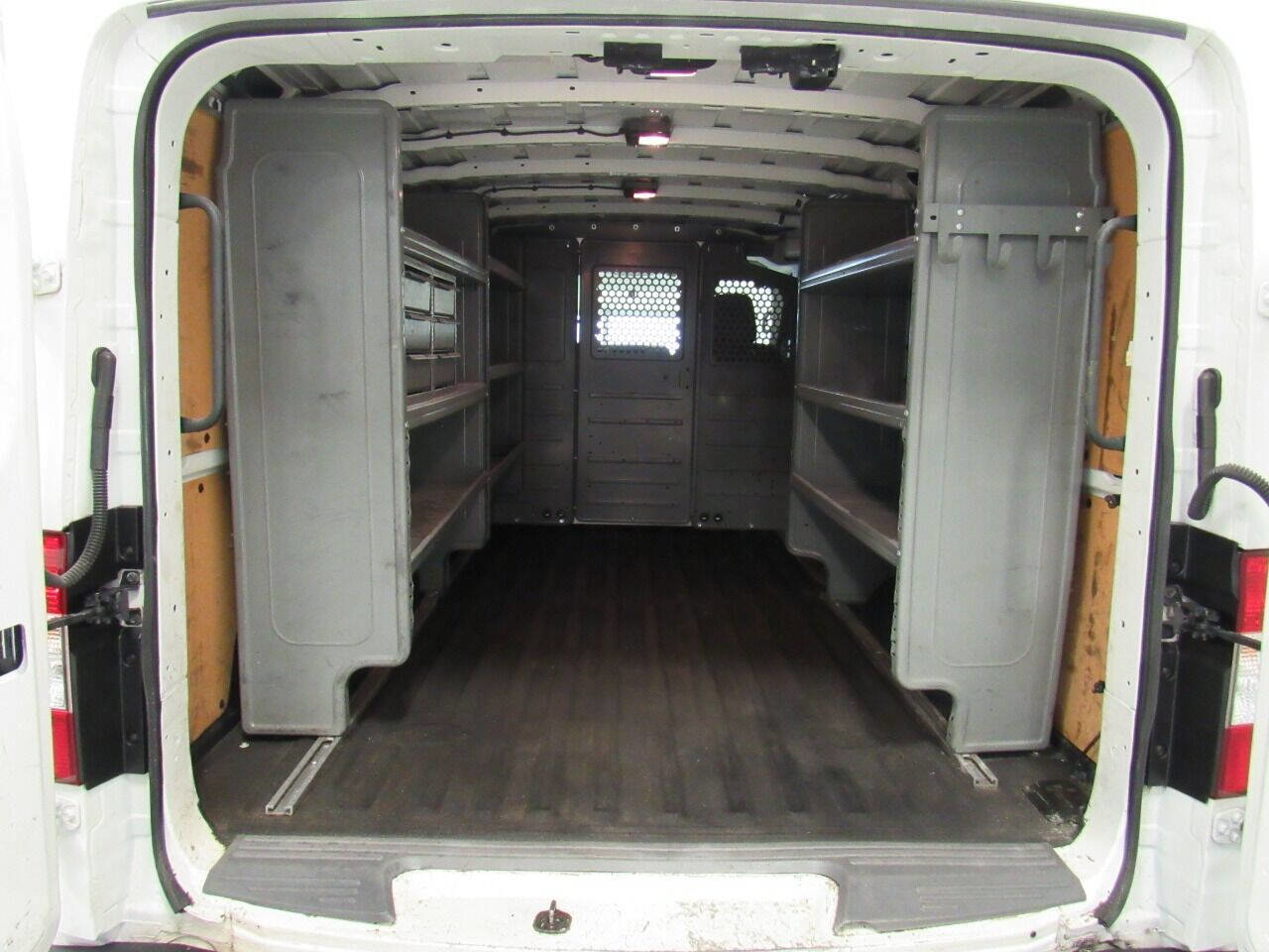 Used 2017 Nissan NV 3500 SV w/ Technology Package image 16