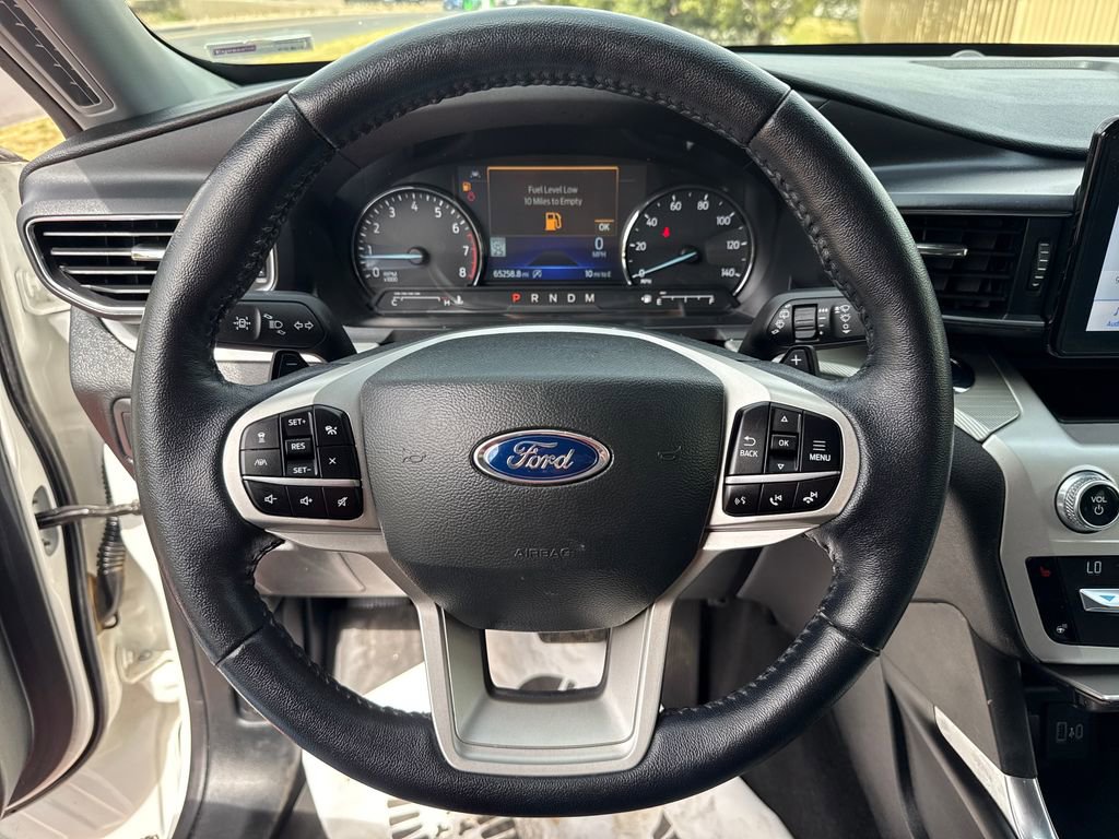Used 2021 Ford Explorer XLT w/ Equipment Group 202A AWD/4WD image 16