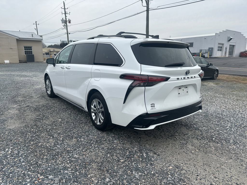 Used 2023 Toyota Sienna XSE image 3