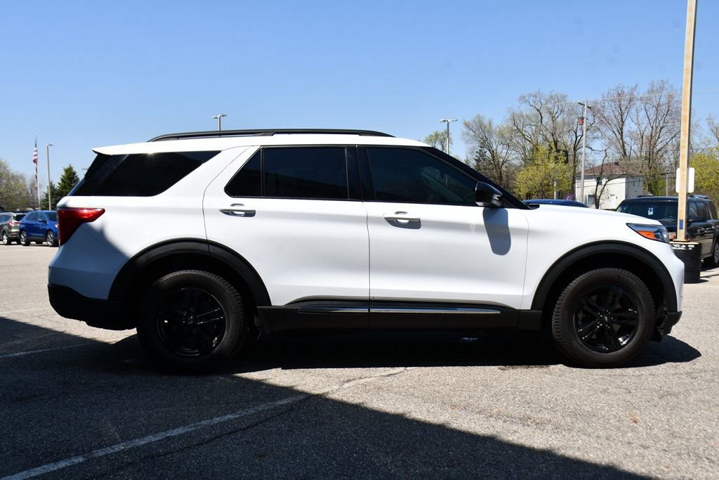 Used 2021 Ford Explorer XLT w/ Equipment Group 202A AWD/4WD image 7
