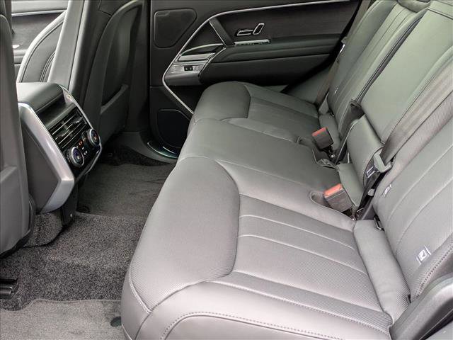 New 2025 Land Rover Range Rover SE image 17
